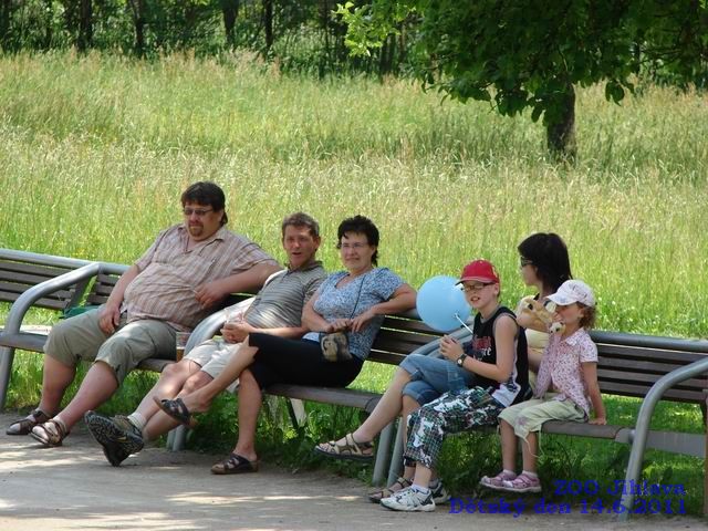 Zde si můžete prohlédnou několik fotografií naloučanských dětí a jejich rodičů z výletu do ZOO Jihlava pořádanému Obecním úřadem Naloučany k Mezinárodnímu dni dětí