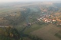 Letecký pohled na stavbu mostu mezi Naloučany a Ocmanicemi